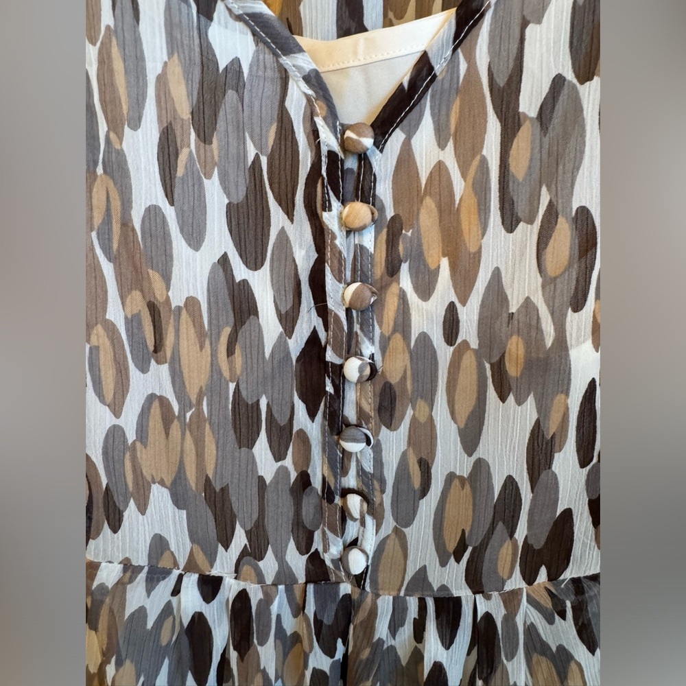duo Maternity short sleeve v-neck sheer blouse w/ camisole. XL. Leopard print - Picture 3 of 11